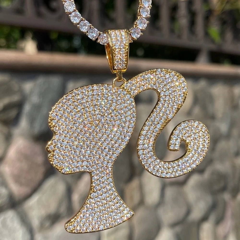 Gold Barbie necklace 16inch